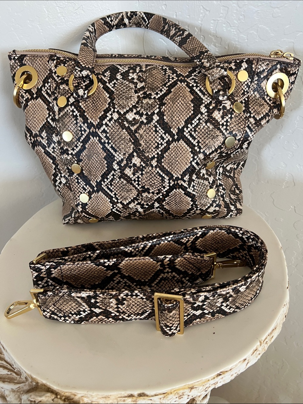 Hammitt Daniel Medium Snake-Print Shoulder Bag with Gold Hardware in Brown Blk - Picture 2 of 8
